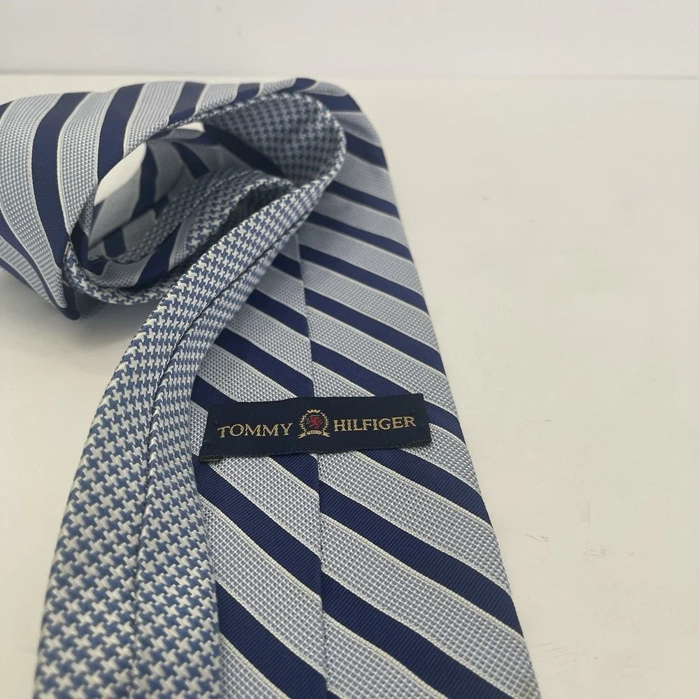 Tommy Hilfiger Silk Tie Navy and Light Blue‎ Stripe Diagonal Preppy